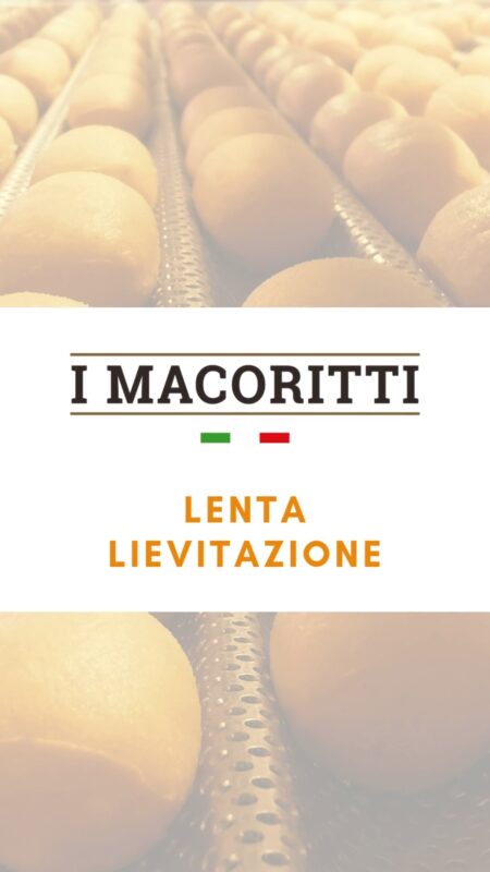 I Macoritti sono mini grissini pratici e golosi, preparati con cura dopo una lenta lievitazione. Il processo di cottura (sono cotti al forno, non frit...